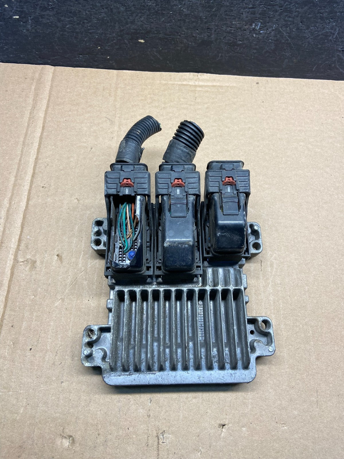 2007 to 2011 Chevrolet Cobalt HHR Ecu Engine Control Module Unit Ecm AE2296 DW0