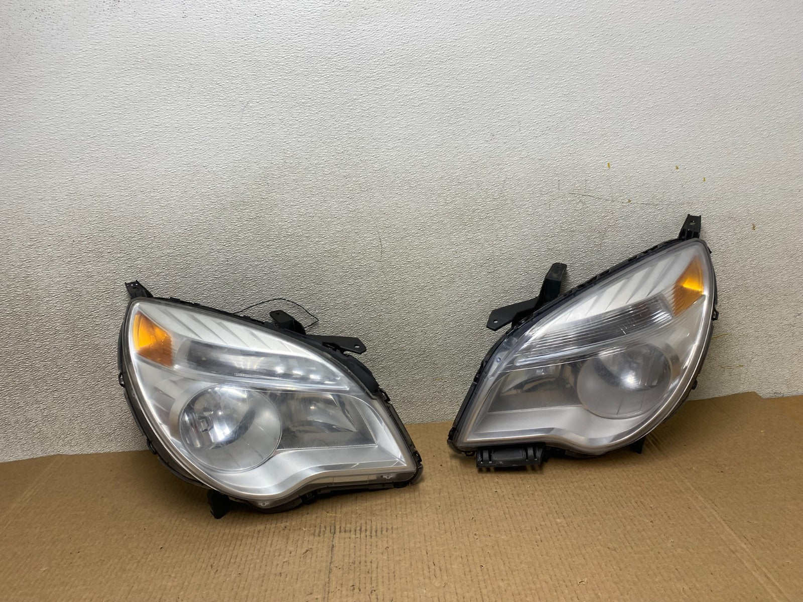 2010 - 2015 Chevrolet Equinox Halogen Headlights Left+Right Side Set W3840 DW0