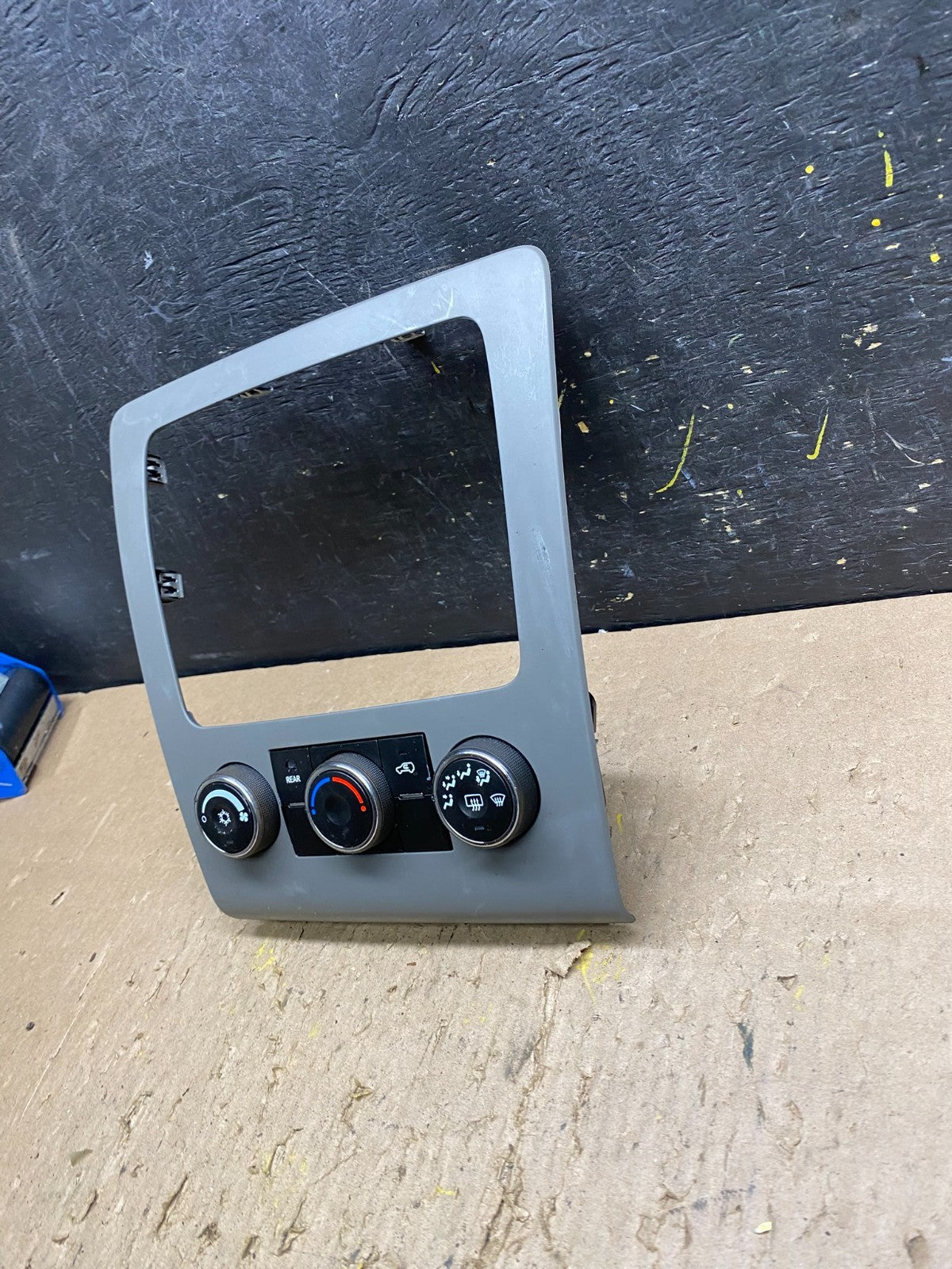 2013 to 2017 Chevrolet Traverse Radio Bezel Ac Heater Climate Control T8581 DG2