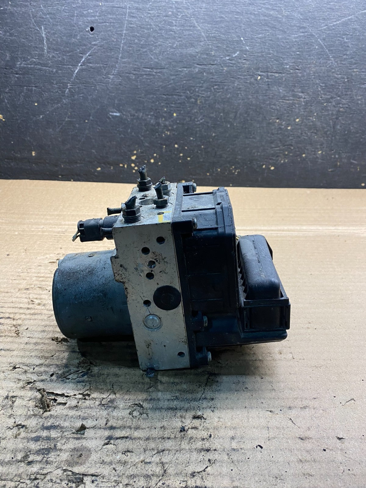2001 2002 2003 BMW 325i 330i ABS Anti Lock Brake Pump 3451 6762113 AA3311 DG3