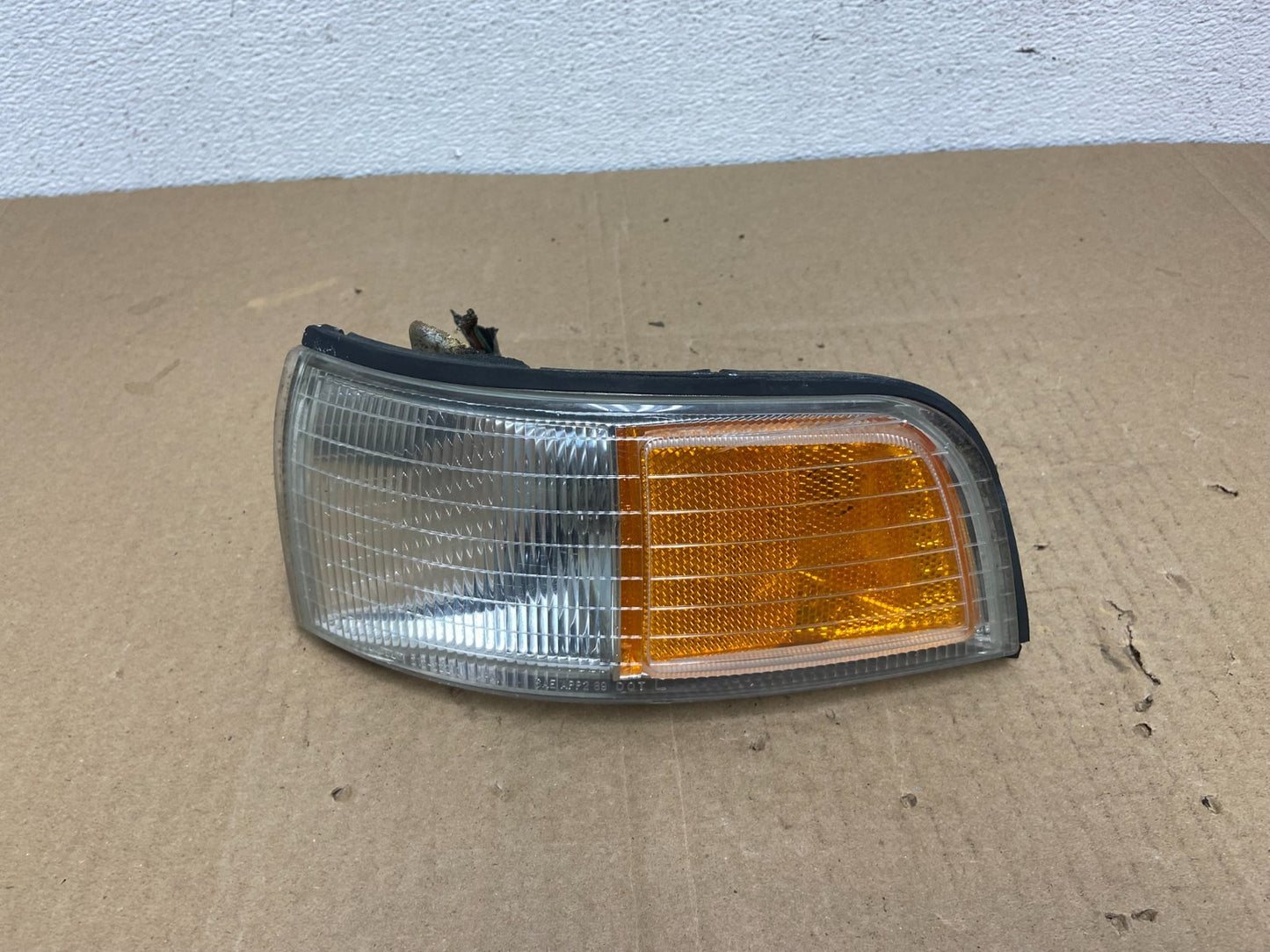 1992 to 1994 Acura Vigor Left Driver LH Side Turn Signal AC3790 DG0