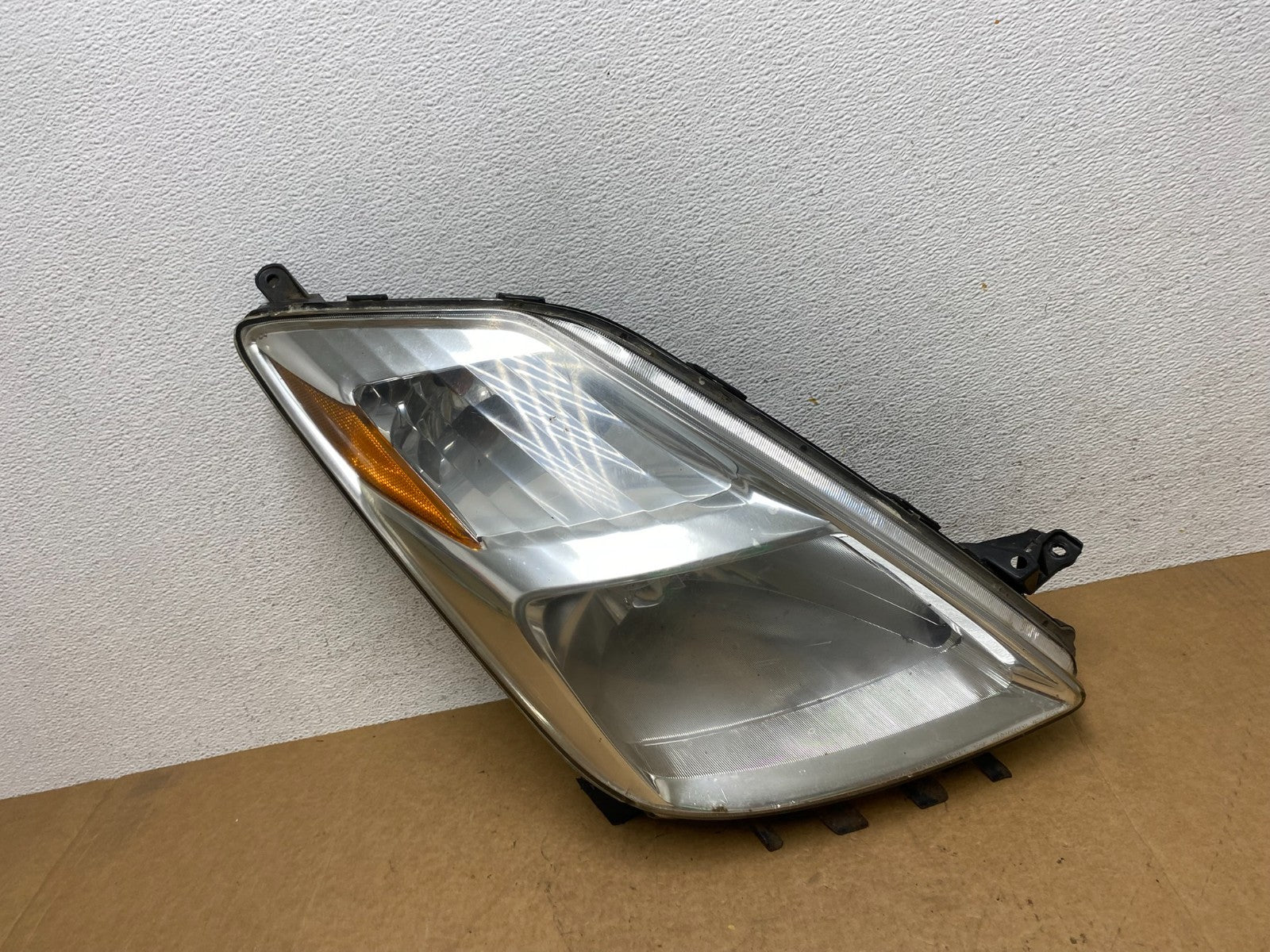 2004-2005 Toyota Prius Right Passenger RH Halogen Headlight AE3182 DW0