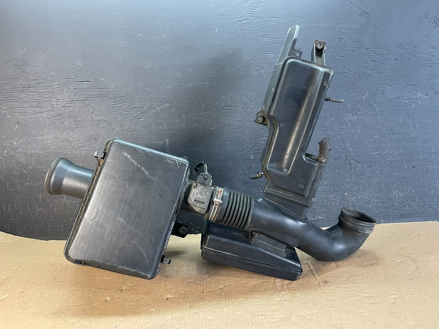 1998-2004 Toyota Land Cruiser Lexus LX470 Air Intake Box Air Cleaner AF53800
