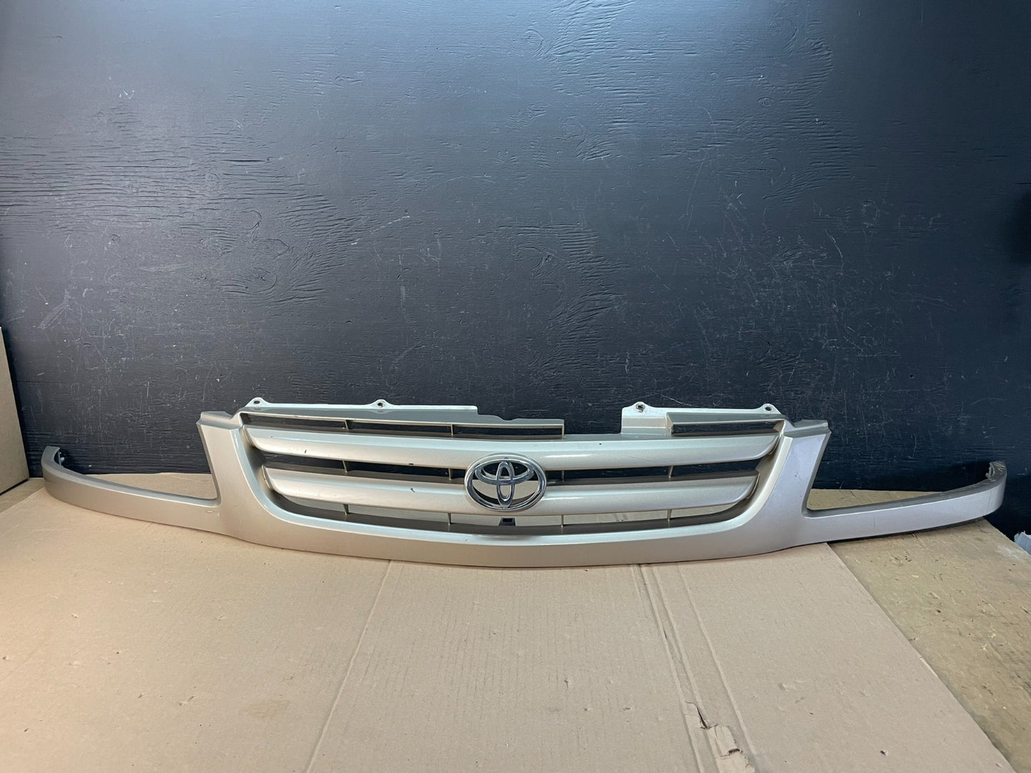 1998 1999 2000 Toyota Sienna Front Upper Mesh Grill Grille AD8360 DG0