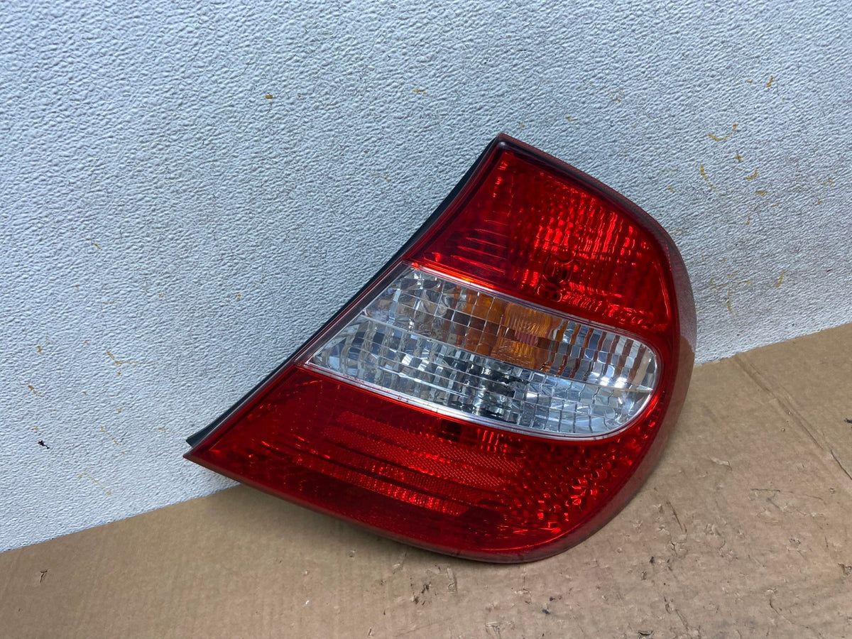 2002 2003 2004 Toyota Camry Tail Light Right Passenger Rh Side AI5587 LK0