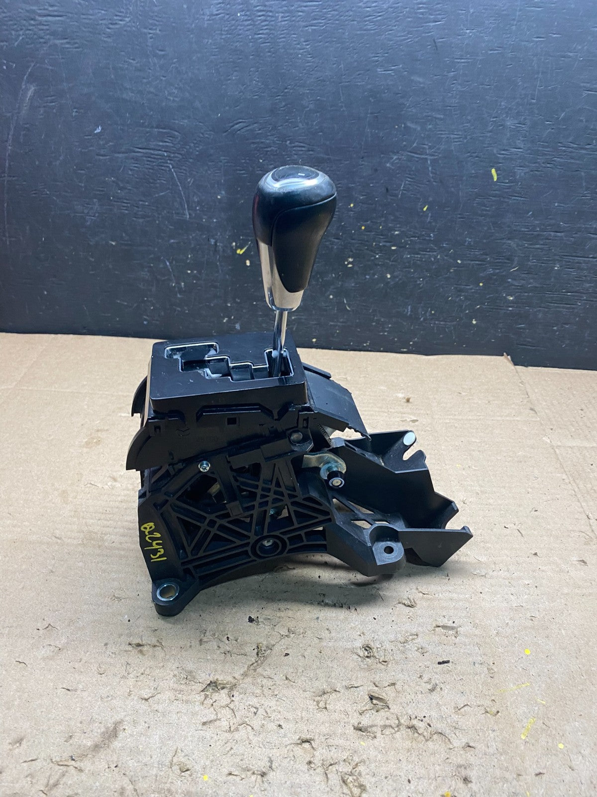 2010 to 2015 Mazda CX-9 Center Console Gear Shifter Q2431 DG1