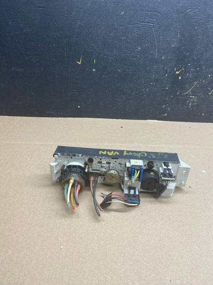 2001 - 2007 GMC Chevrolet Express 1500 Climate Control A/C t9068 DG3