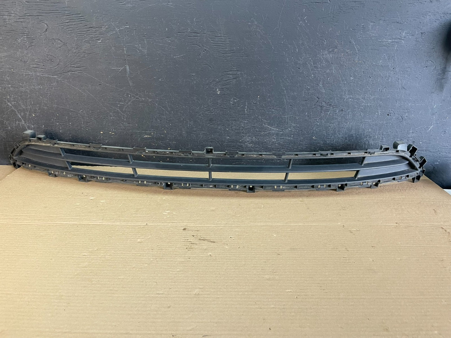 2015 to 2018 Kia Sedona Front Lower Grill Grille AF3413 DW0