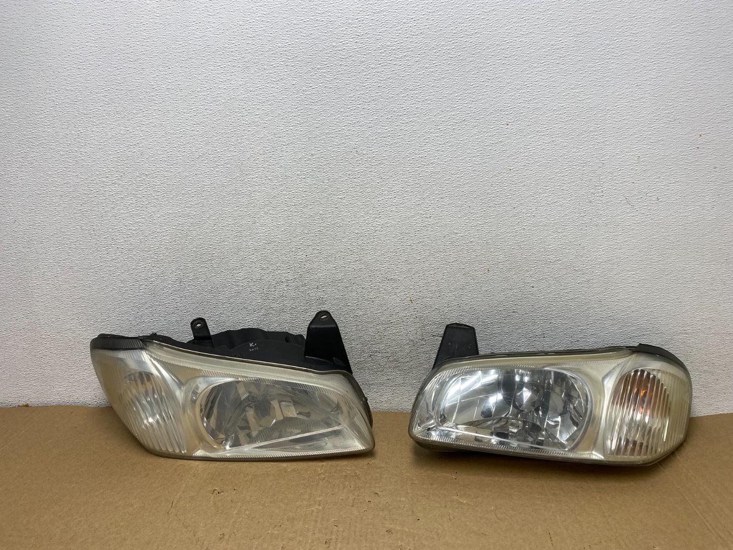 2000 to 2001 Nissan Maxima Left + Right Set Halogen Headlights AF7318 DW0