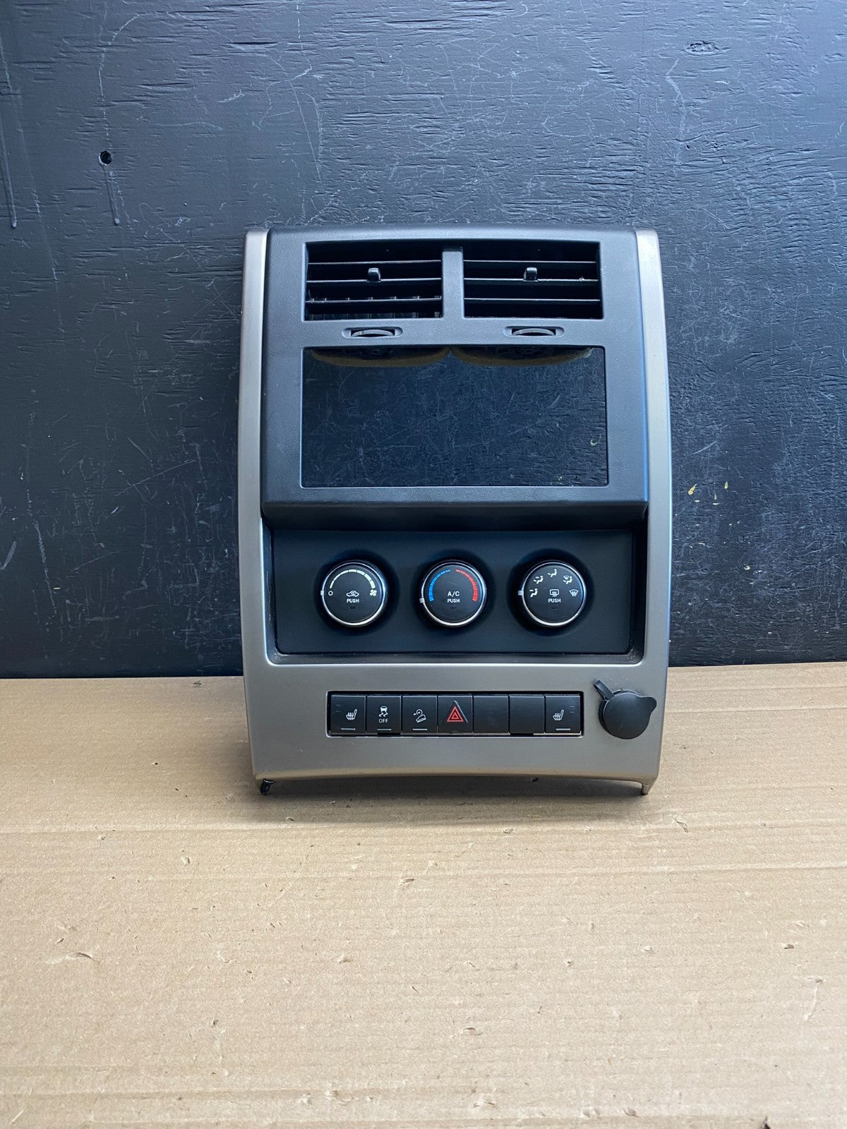 2008 to 2012 Jeep Liberty Dash Climate Temperature Control Radio Bezel AG0085 DG0