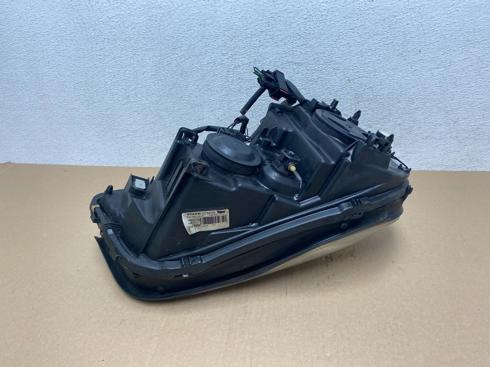2003-2013 Volvo XC90 Left Driver LH Side Halogen Headlight AE7140 DW5
