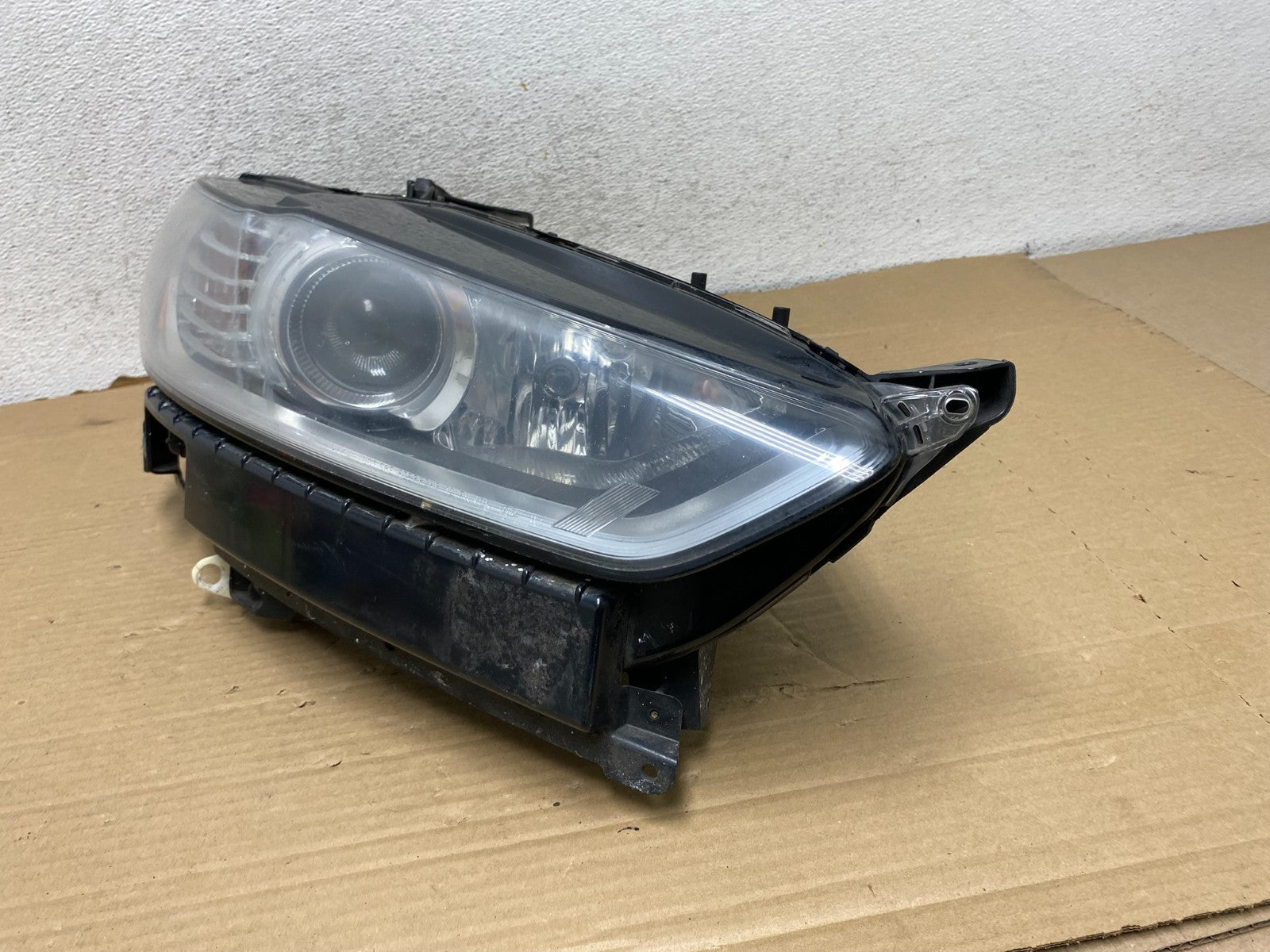 2013 to 2016 Ford Fusion Right Passenger Rh Side Headlight AG8121 DW2