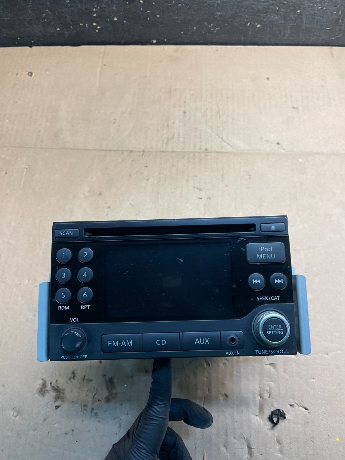 2011 Nissan Quest Radio Receiver Sat AM FM CD Screen Display U1820 DG0