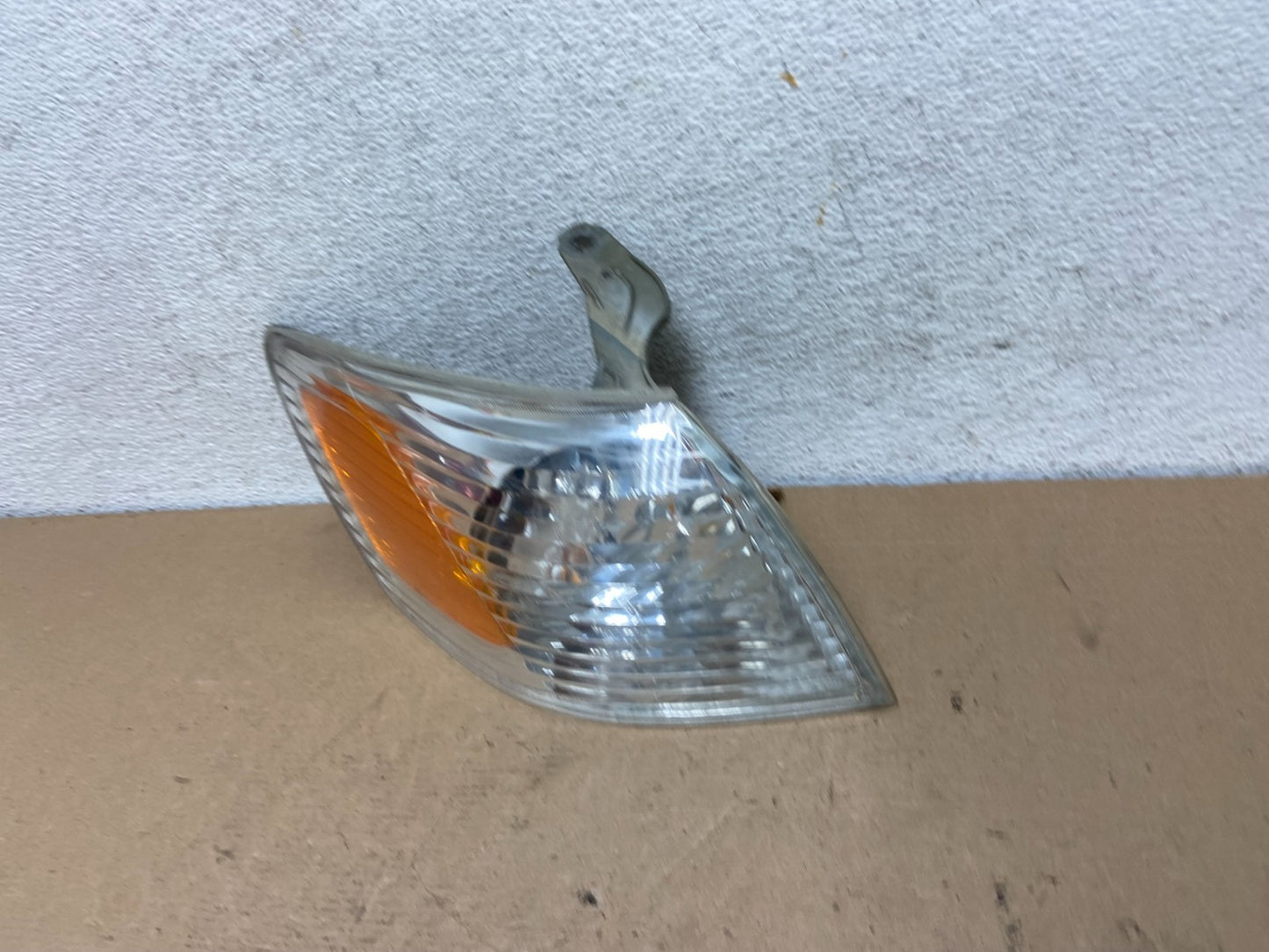 2000 - 2001 Toyota Camry Front Right Passenger RH Turn Signal AF4941 DW1