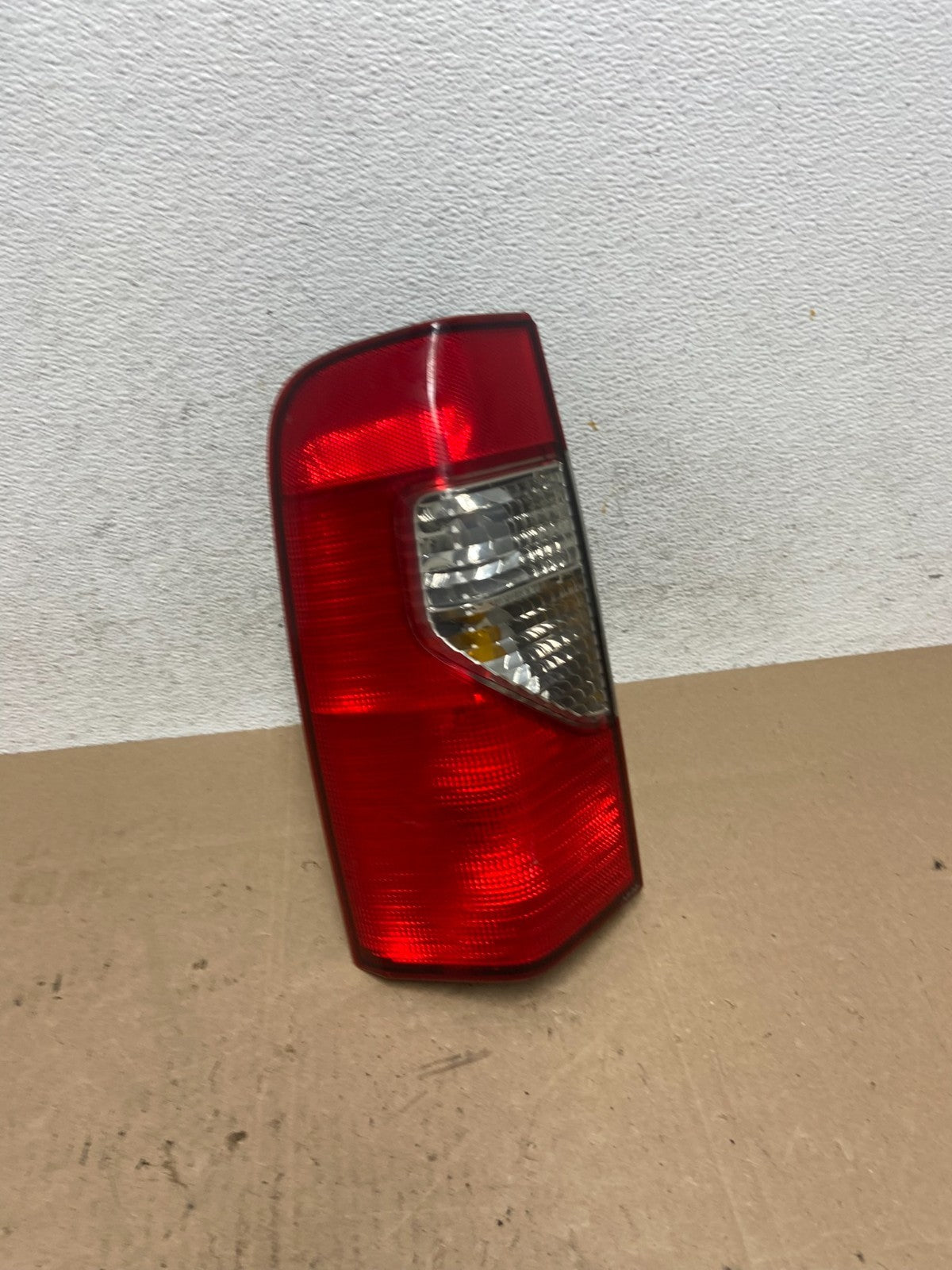 2002 2003 2004 Nissan Xterra Left Driver Side Tail Light AE6036 DW2