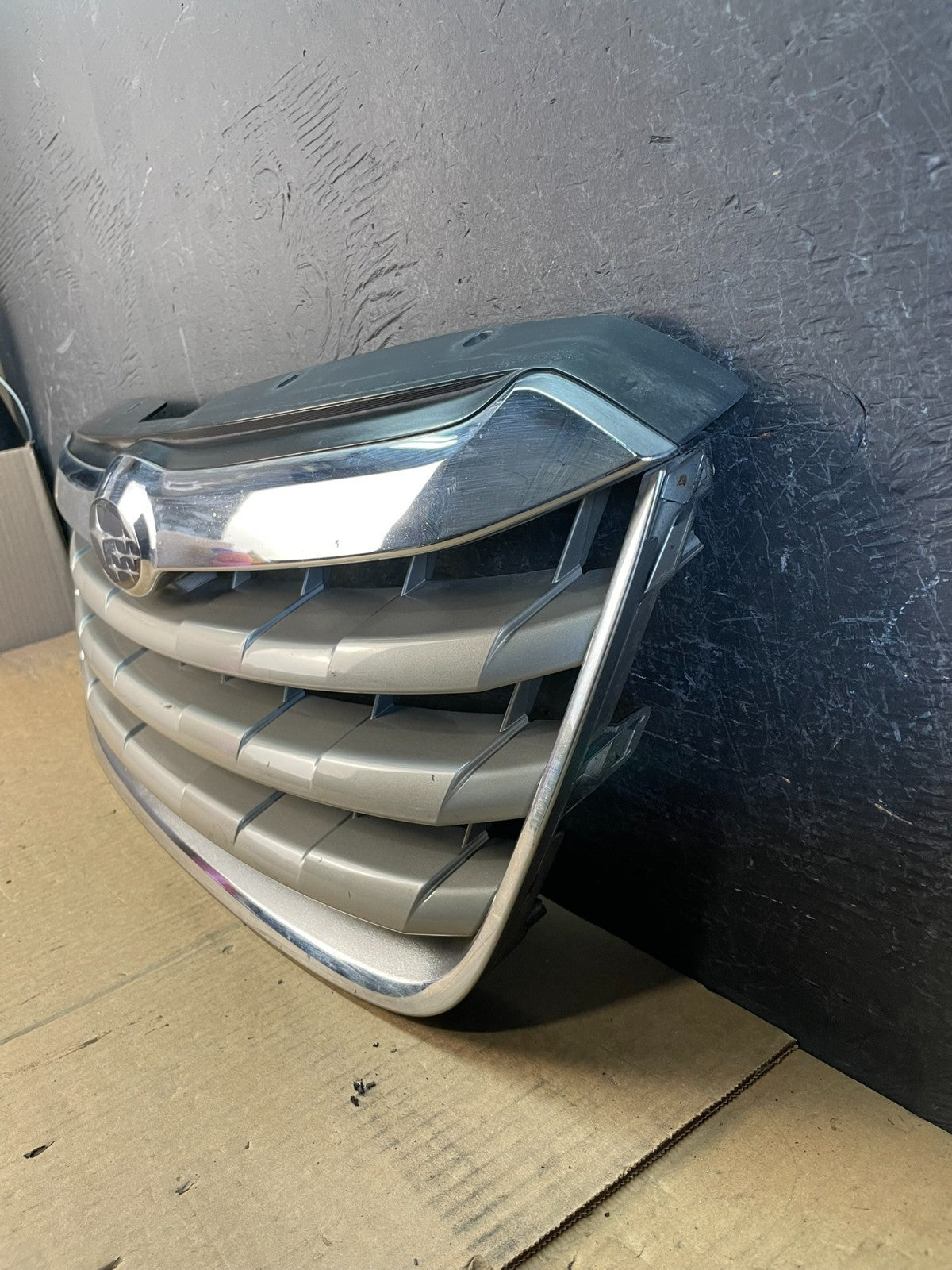 2008 to 2014 Subaru Tribeca Front Upper Grill Grille AD0443 DG1