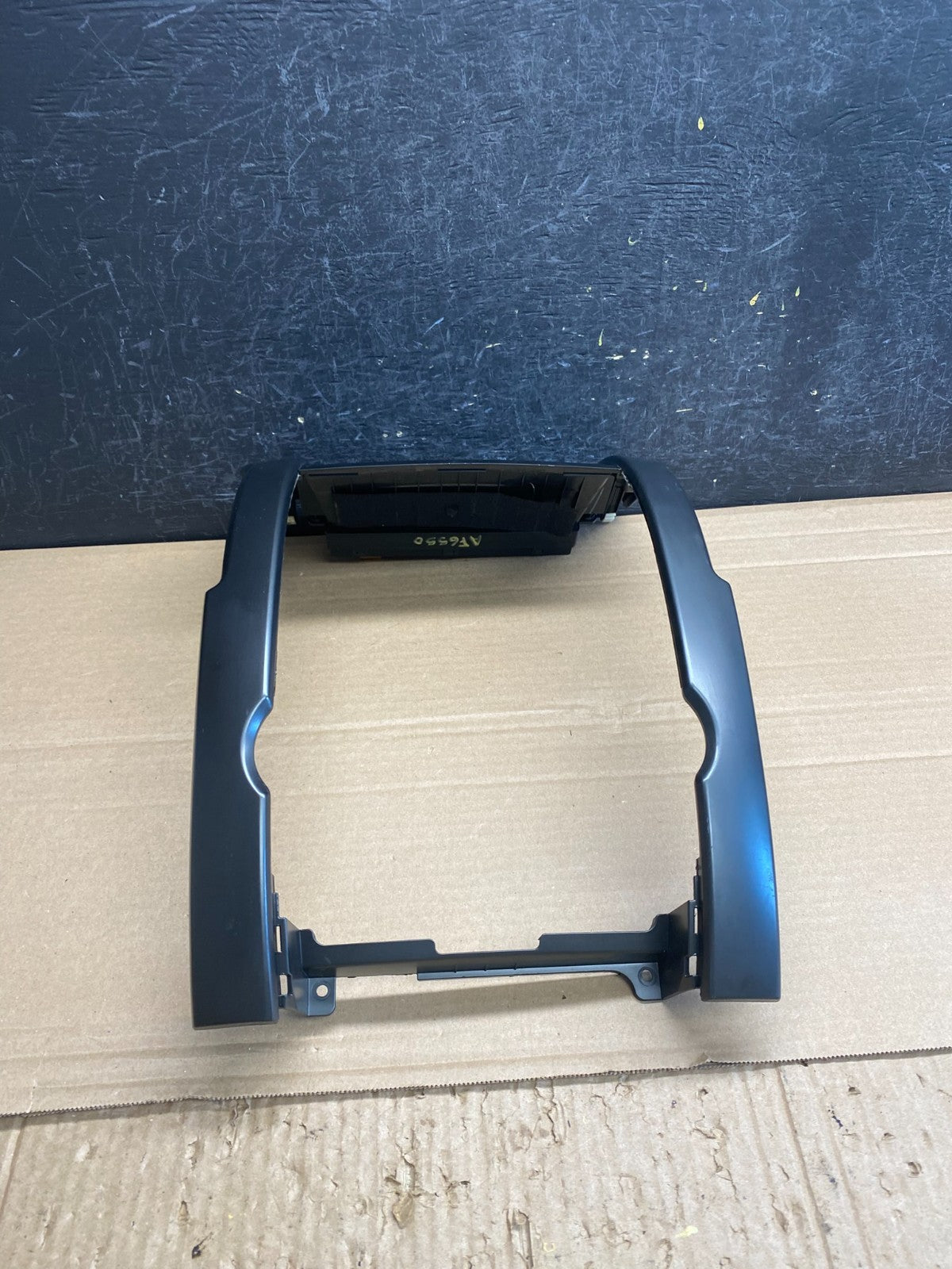 2011 to 2013 Kia Sorento Center Radio Climate Control Clock Trim af6550 DG3