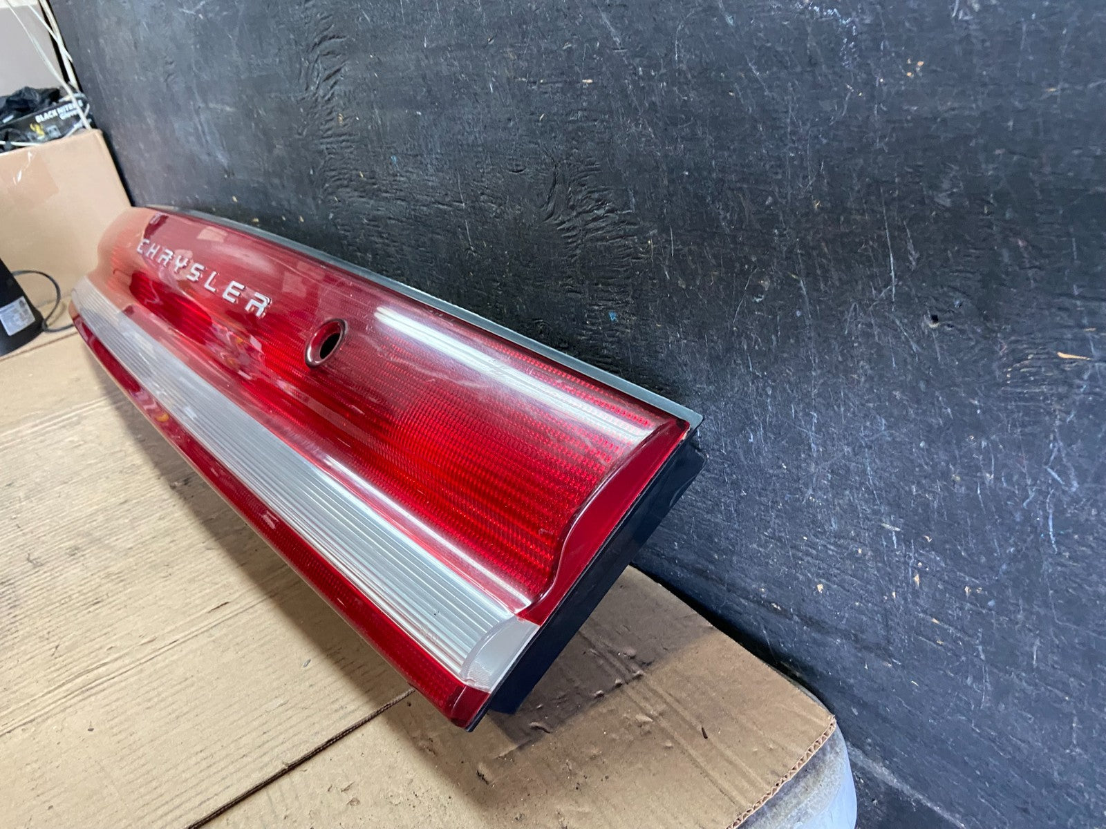1993 to 1997 Chrysler Concorde Center Trunk Tail light P8501 DG1
