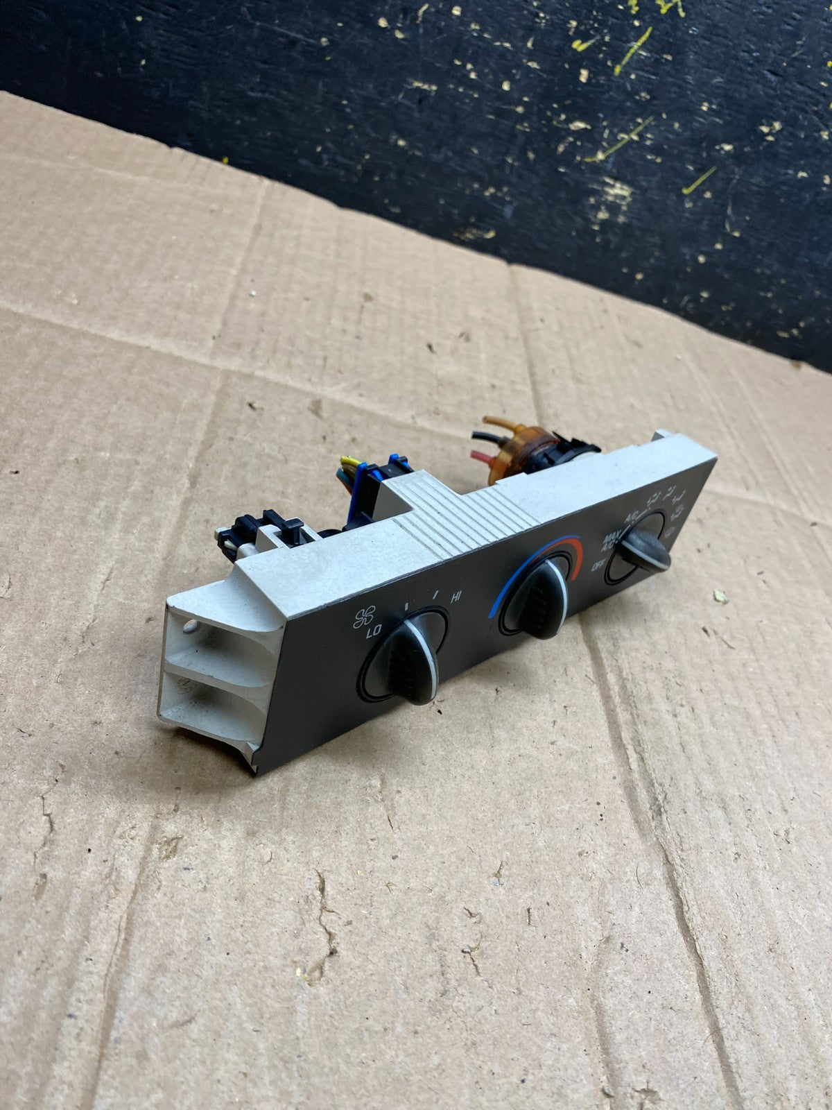 2001 - 2007 GMC Chevrolet Express 1500 Climate Control A/C AA4690 DG1
