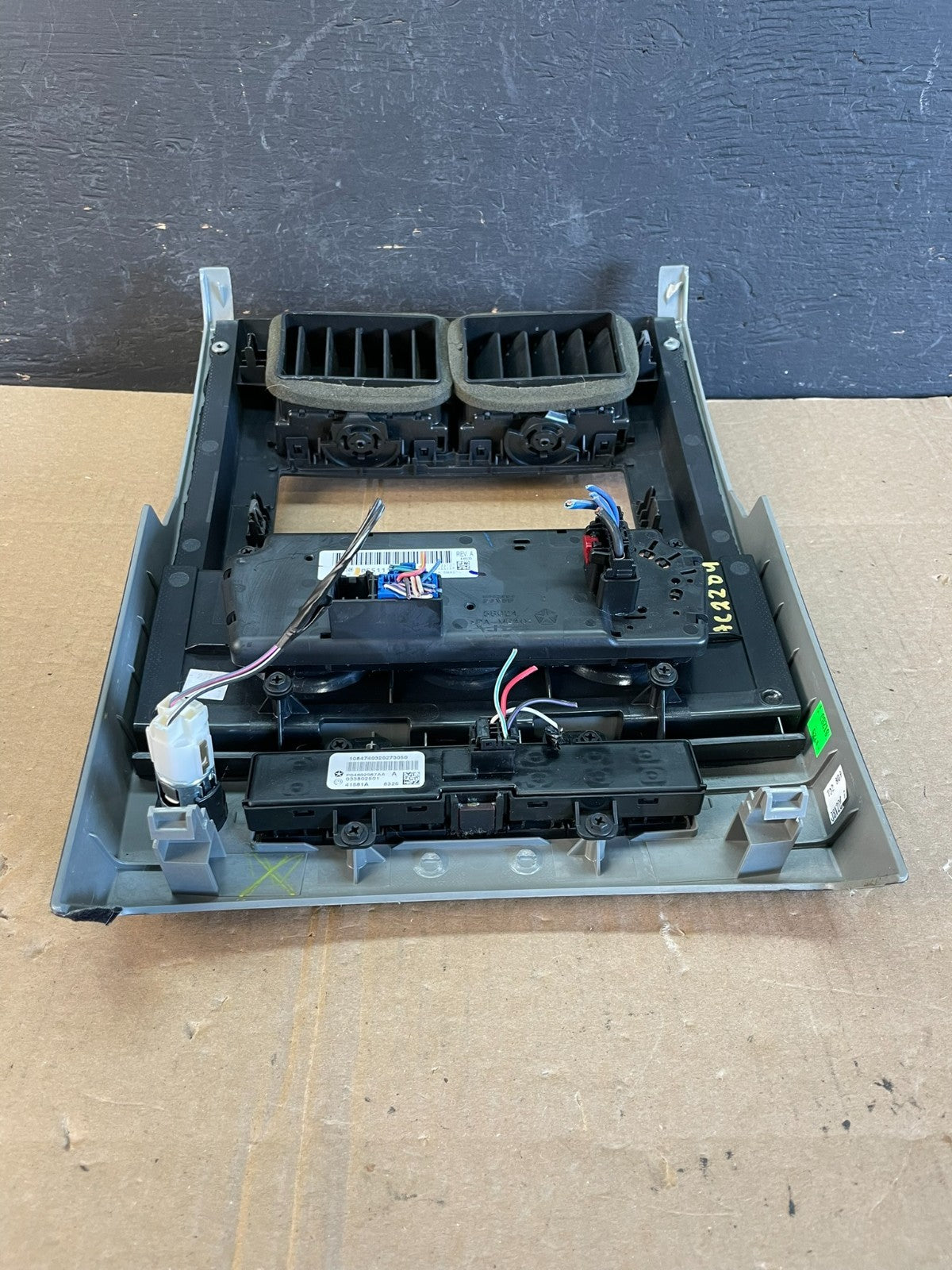 2008 to 2012 Jeep Liberty Dash Climate Temperature Control Radio Bezel AC2289 DG5