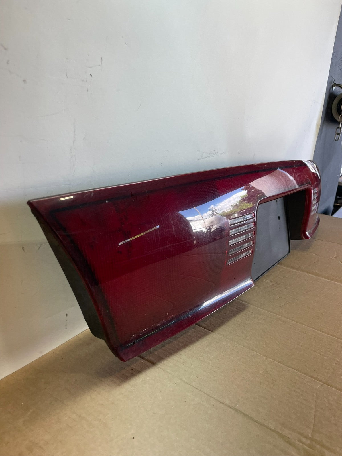 1997 to 2004 Buick Regal Center Trunk Lid Tail Light Lamp AG9877 DG2
