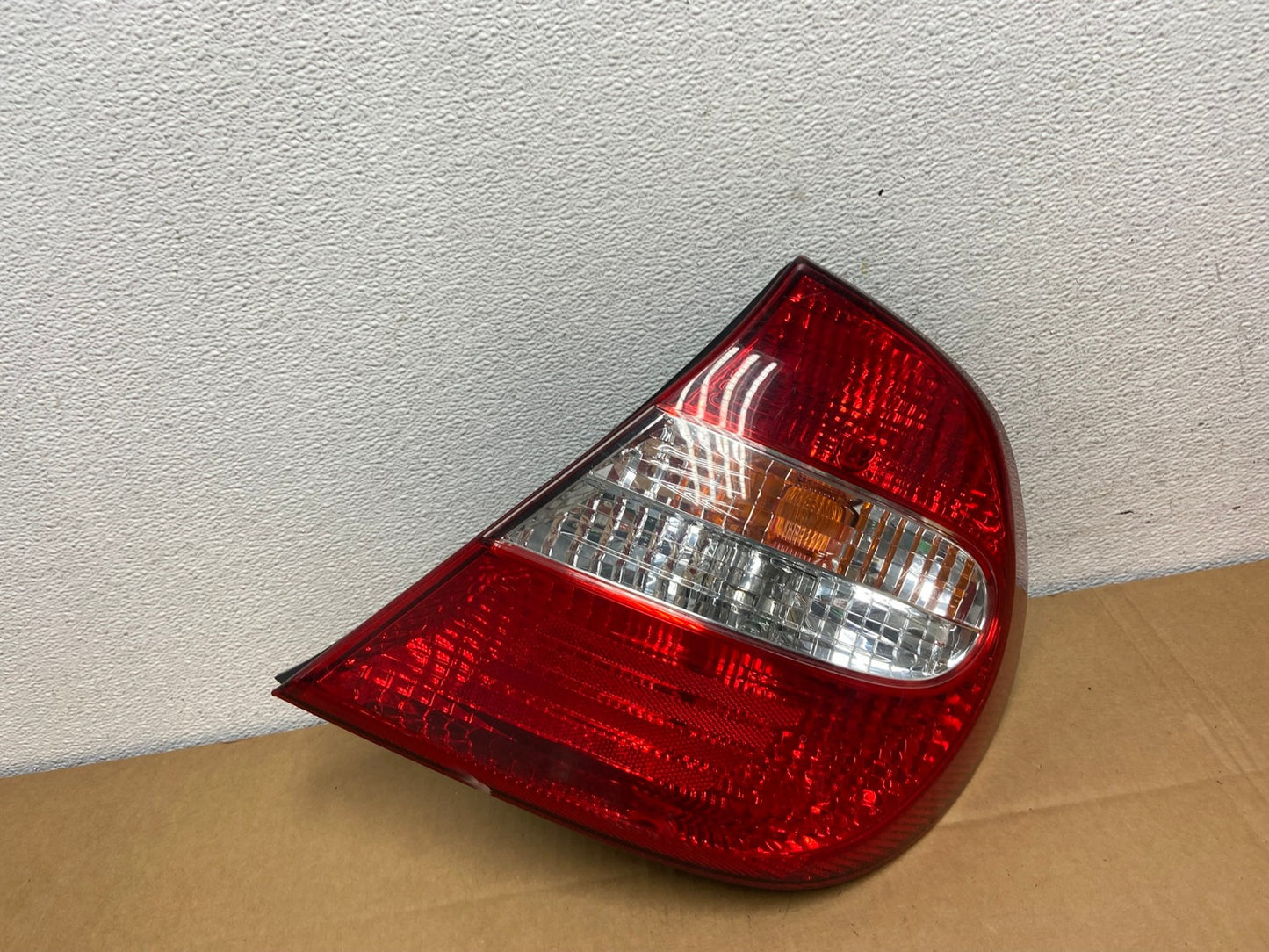 2002 2003 2004 Toyota Camry Tail Light Right Passenger Rh Side AC7439 LK0