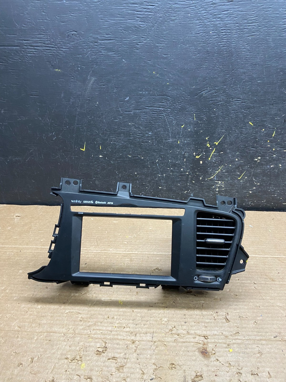 2011 2012 2013 Kia Optima Front  Dash Radio Bezel Trim Air Vent OEM W2036 DG0