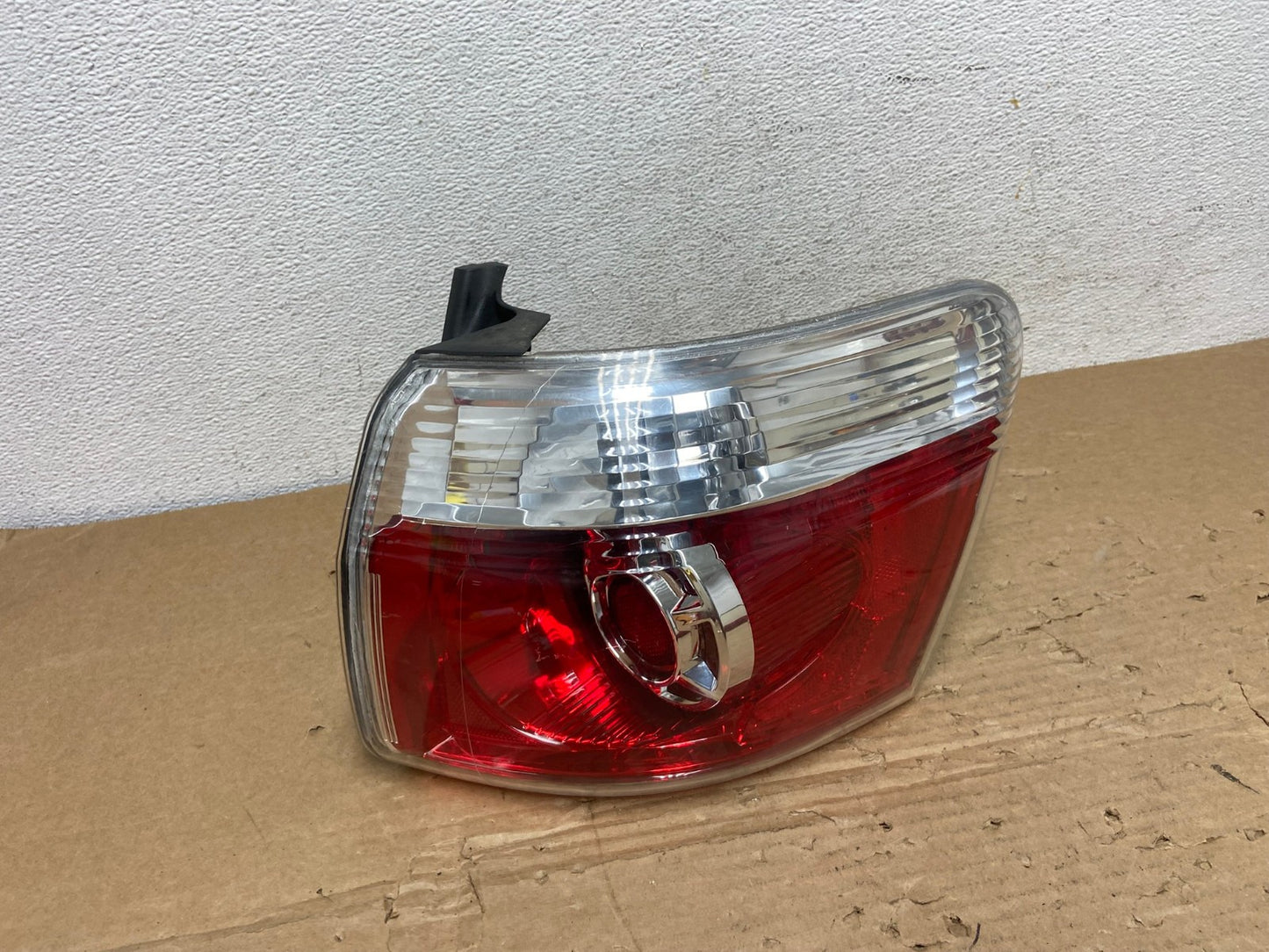 2007 to 2012 GMC Acadia Halogen Tail Light Right Passenger RH Side AD4116 LK0