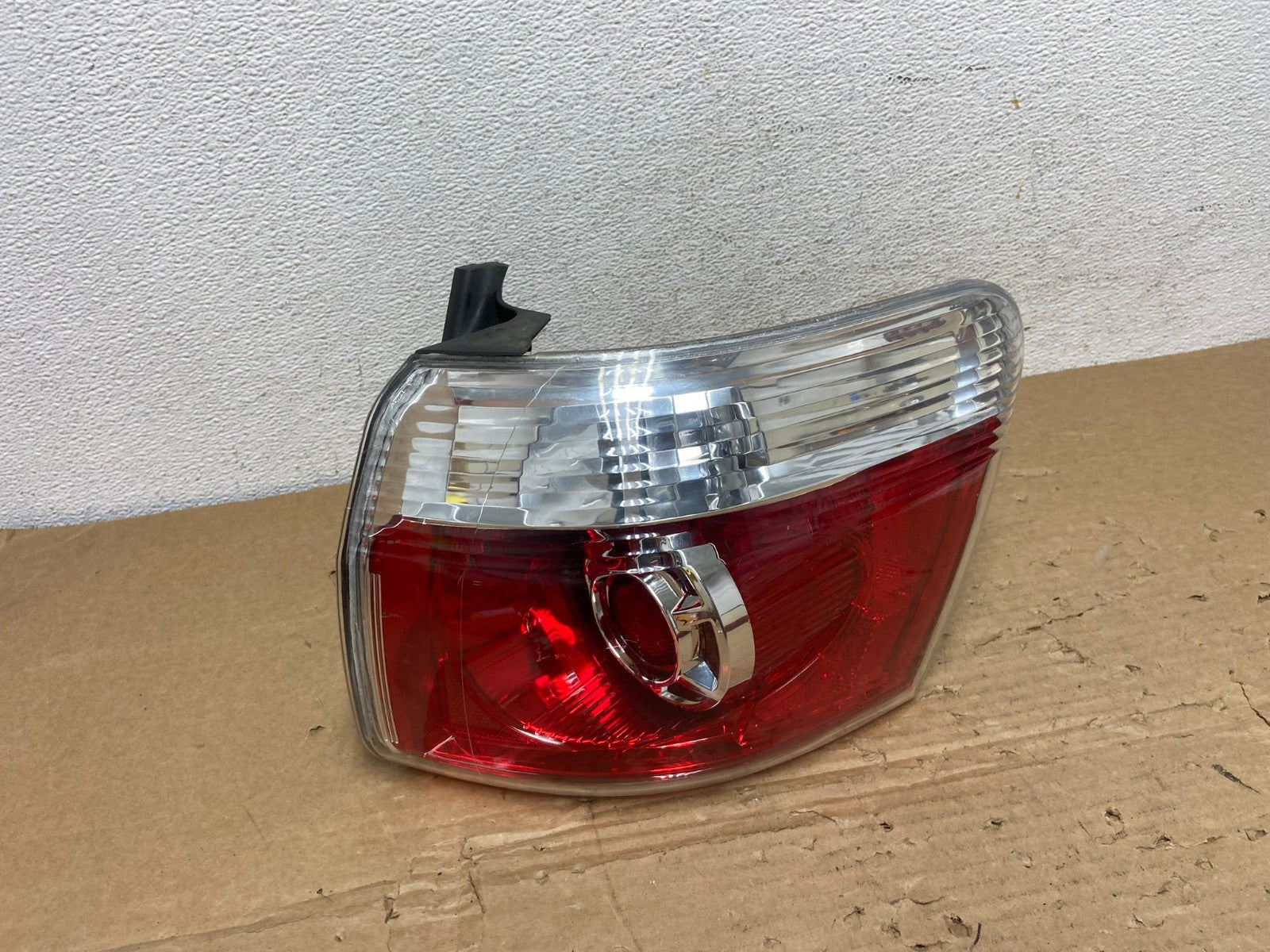 2007 to 2012 GMC Acadia Halogen Tail Light Right Passenger RH Side AD4116 LK0