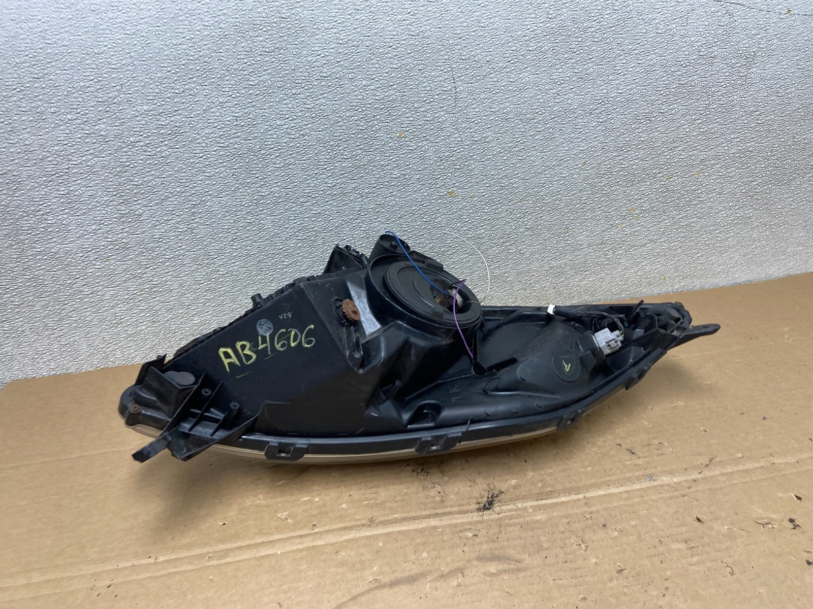2004 - 2005 Toyota Prius Left Driver Lh Halogen Headlight AD2660 DW4