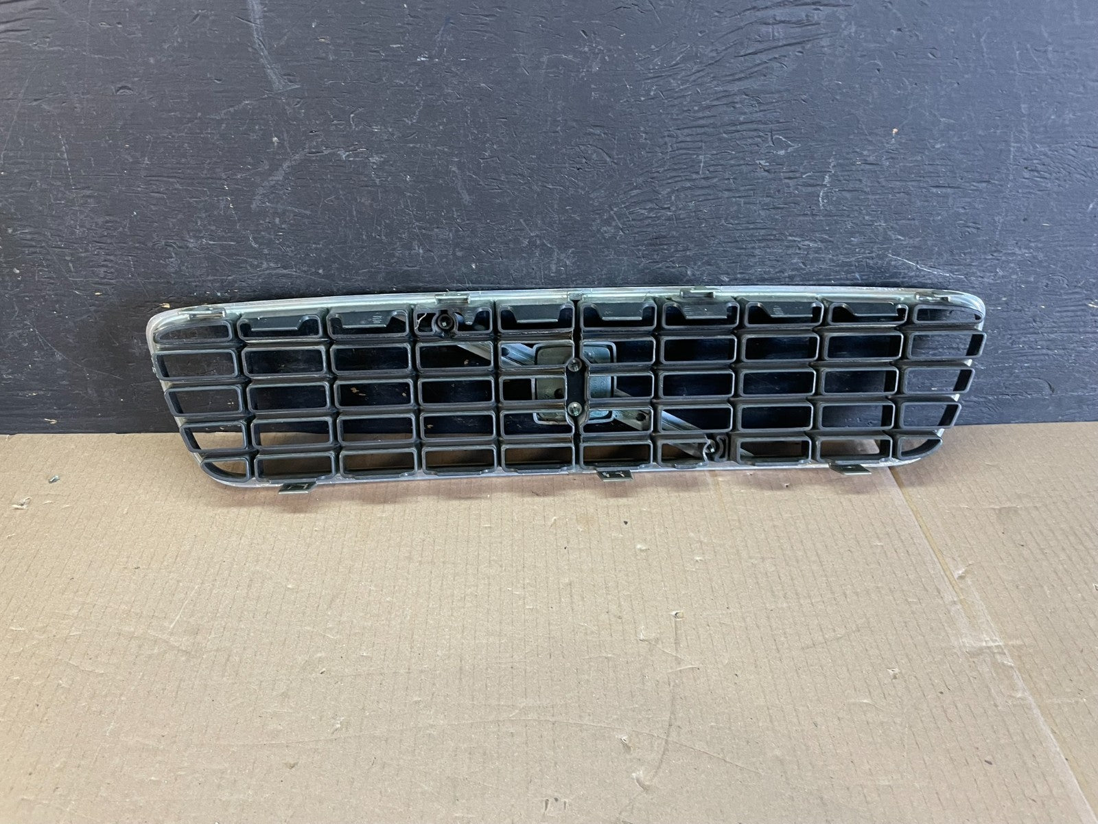 2001 to 2004 Volvo S60 Front Upper Grill Grille AE3598 DG3