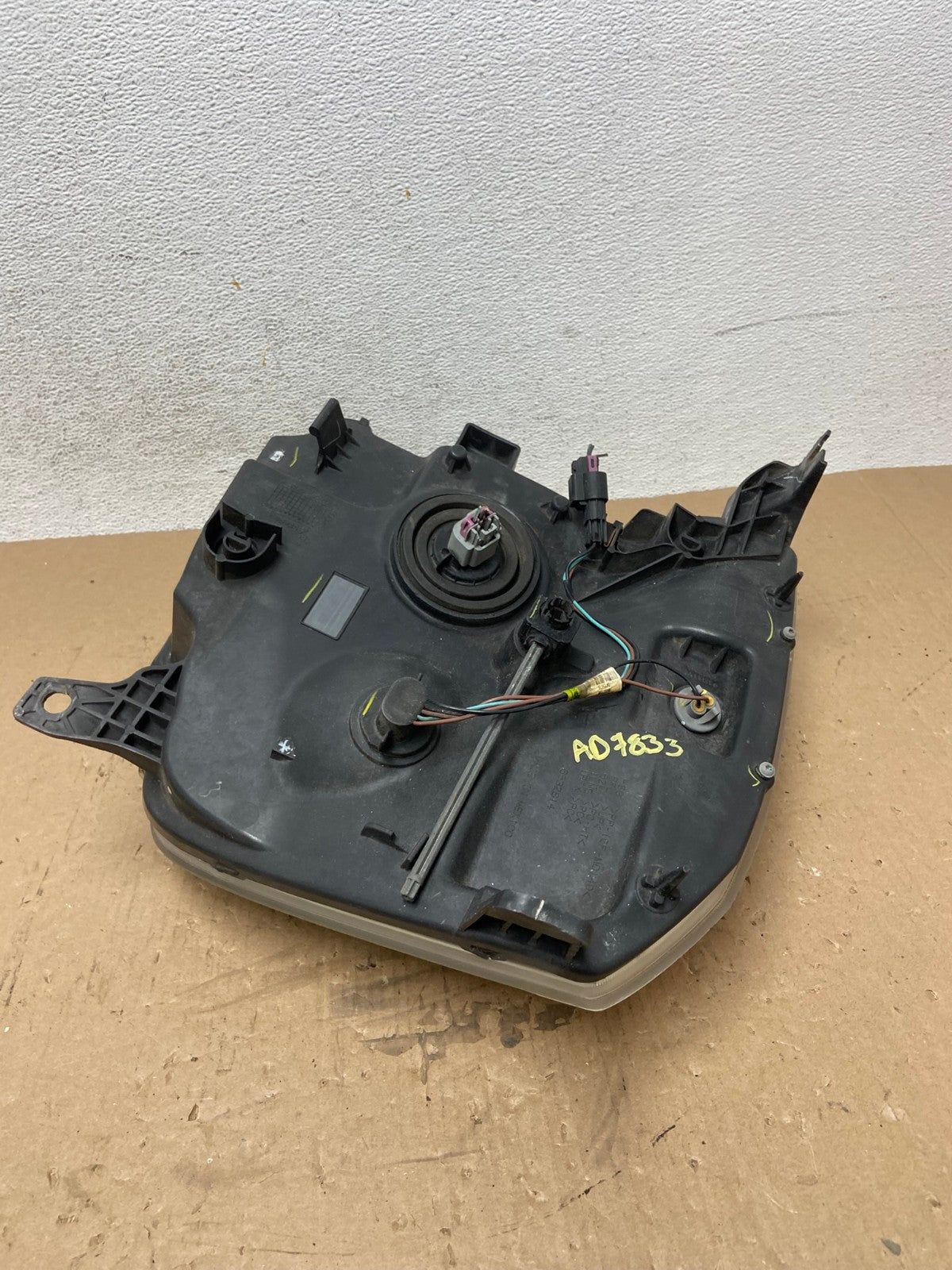 2007-2014 GMC Yukon Halogen Headlight Left Driver LH Side AD7833 LK6