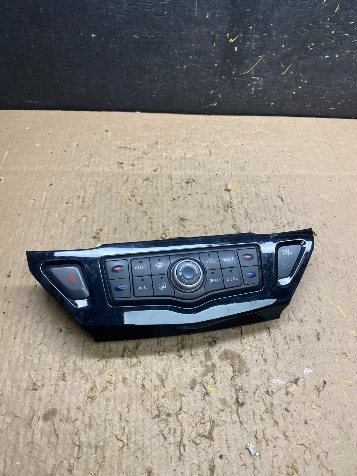 2013 to 2018 Nissan Pathfinder Radio Audio Climate Control t8513 DG0