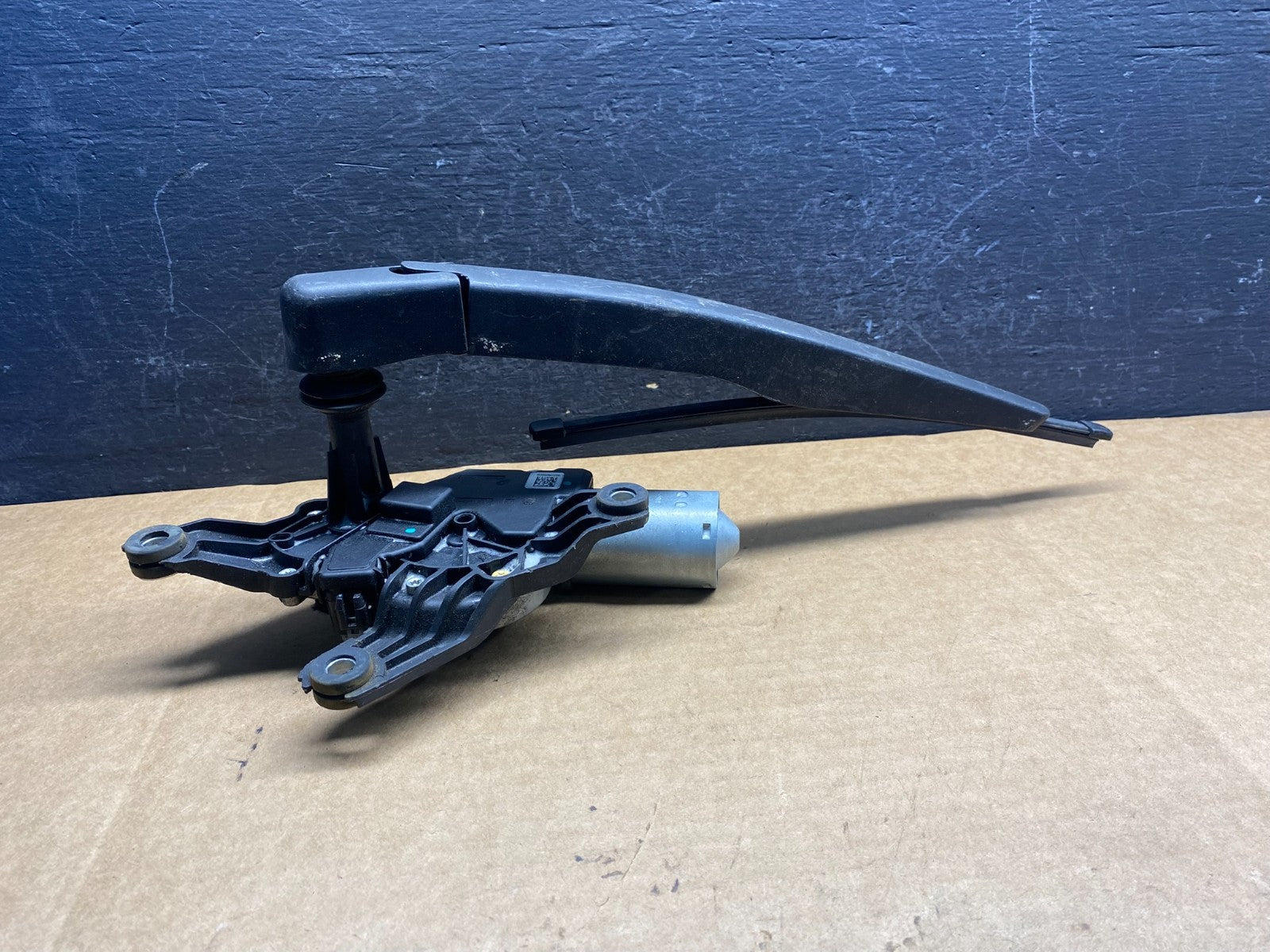 2020 to 2023 Ford Explorer Rear Windshield Wiper Motor AD7507 DG1
