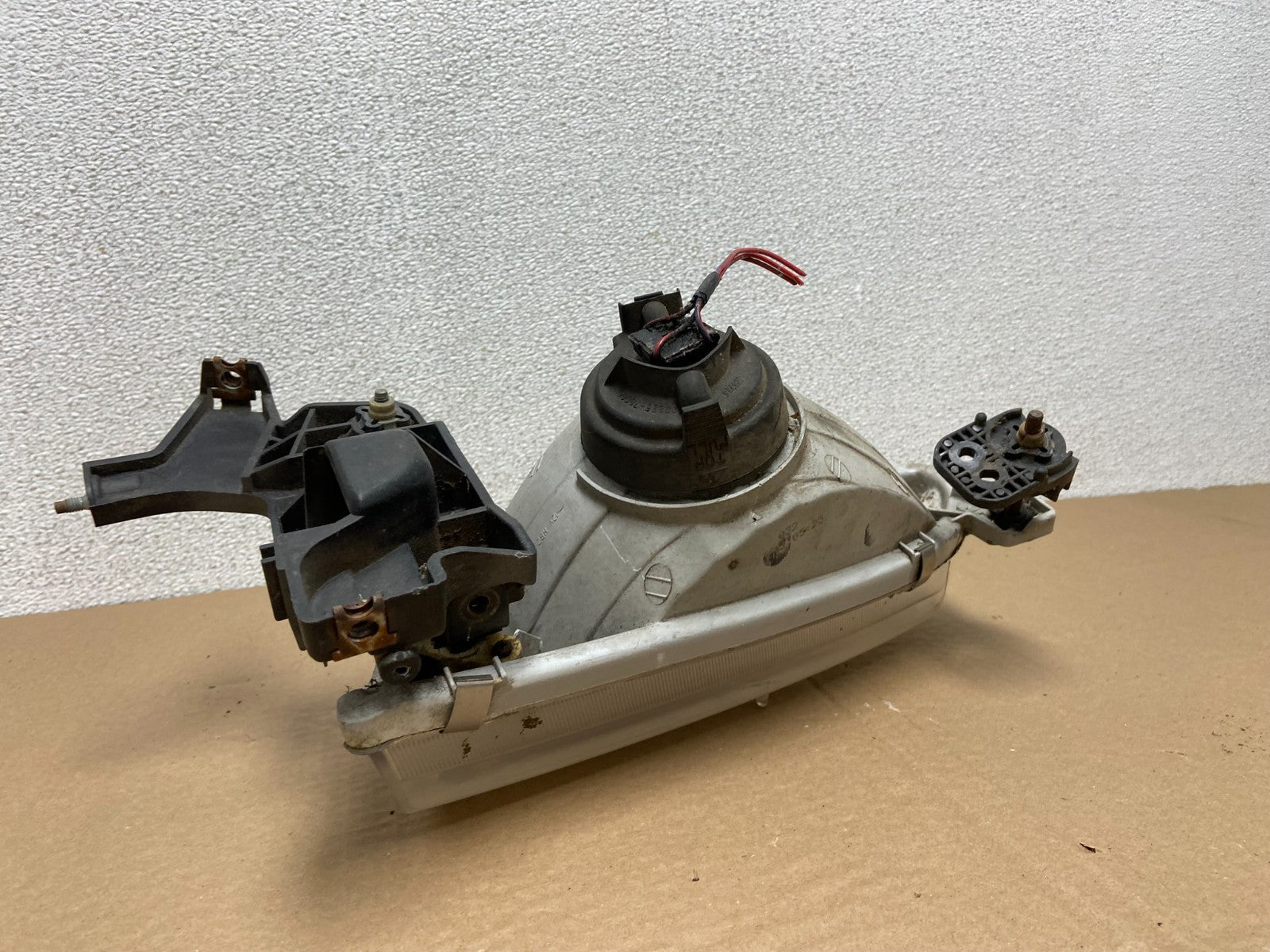 1998 to 2000 Toyota Corolla Front Right Passenger RH Headlight AB6078 DW5