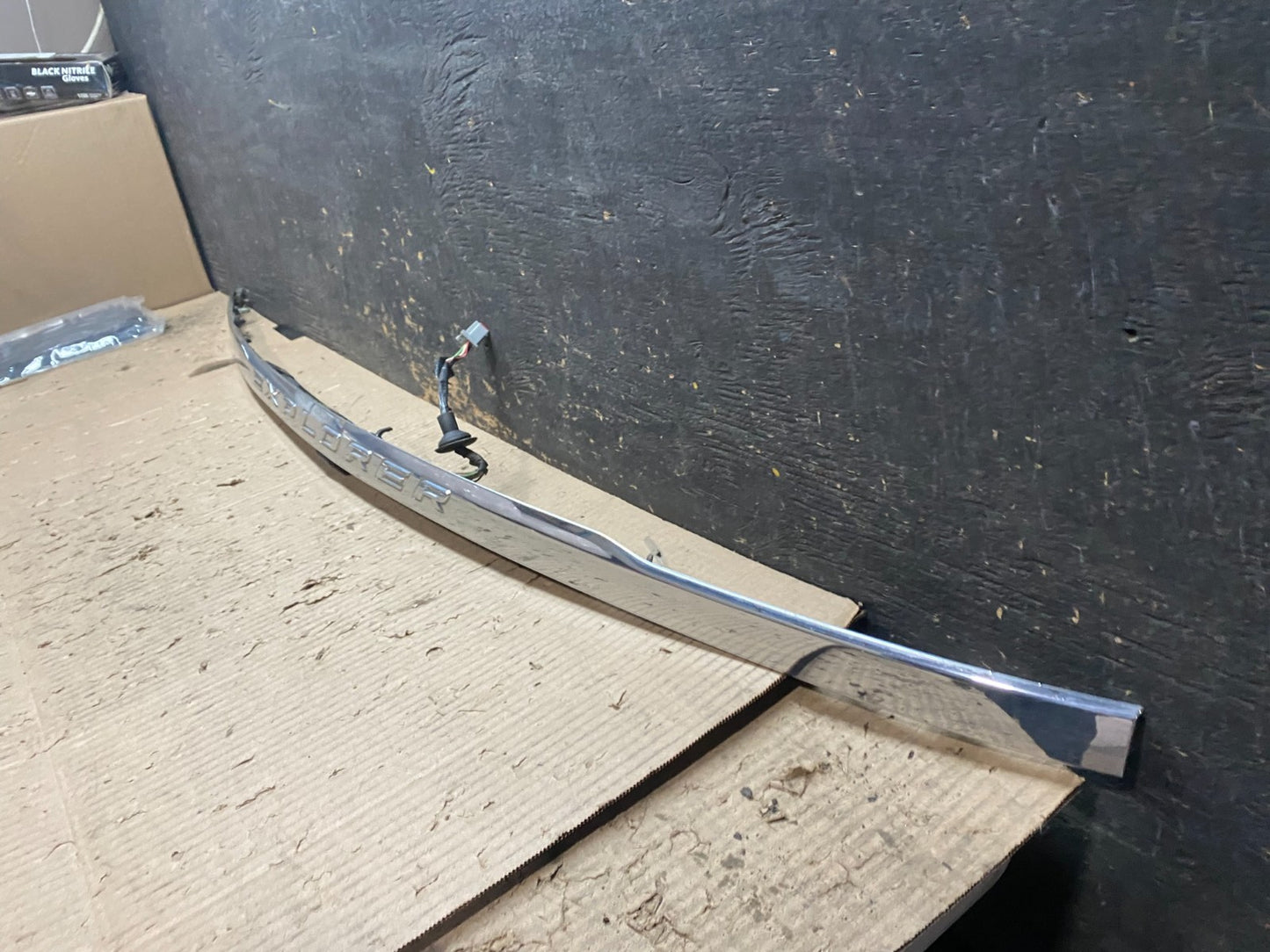 2011 to 2014 Ford Explorer Rear Tailgate Gate Trim Molding With Camera X9452 DG1
