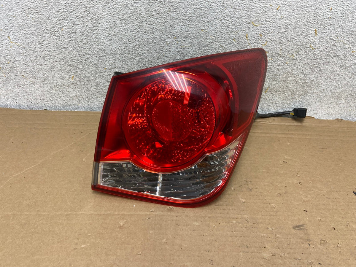 2011 2012 2013 2014 Chevrolet Cruze Right Passinger RH Side Tail Light AH8329 LK0