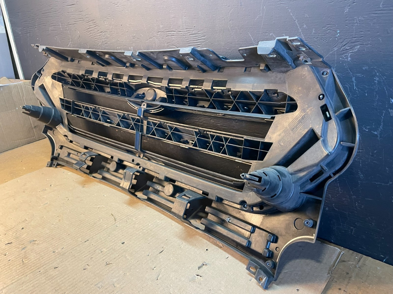 2017 2018 2019 Ford Escape Front Upper Black Grill Grille Oem AB7881 DG5