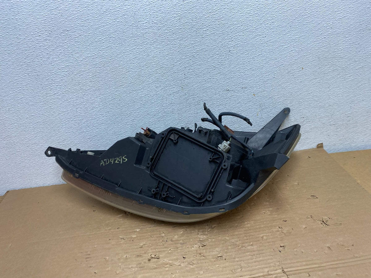 2004-2005 Toyota Sienna Right Passenger Halogen Headlight AD4295 DW7