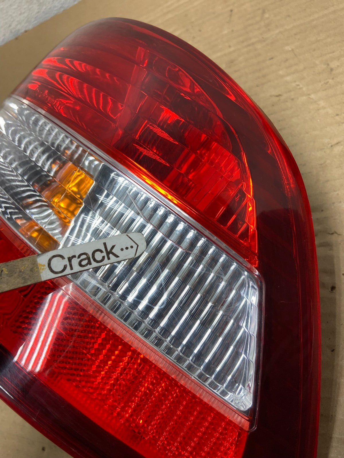 2000 2001 Lexus ES300 Outer Right Passenger RH Side Tail Light AG8947 DW4