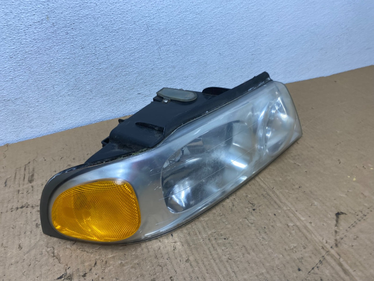 1998 to 2002 Lincoln Navigator Right Passenger Halogen Headlight AC8153 DW2