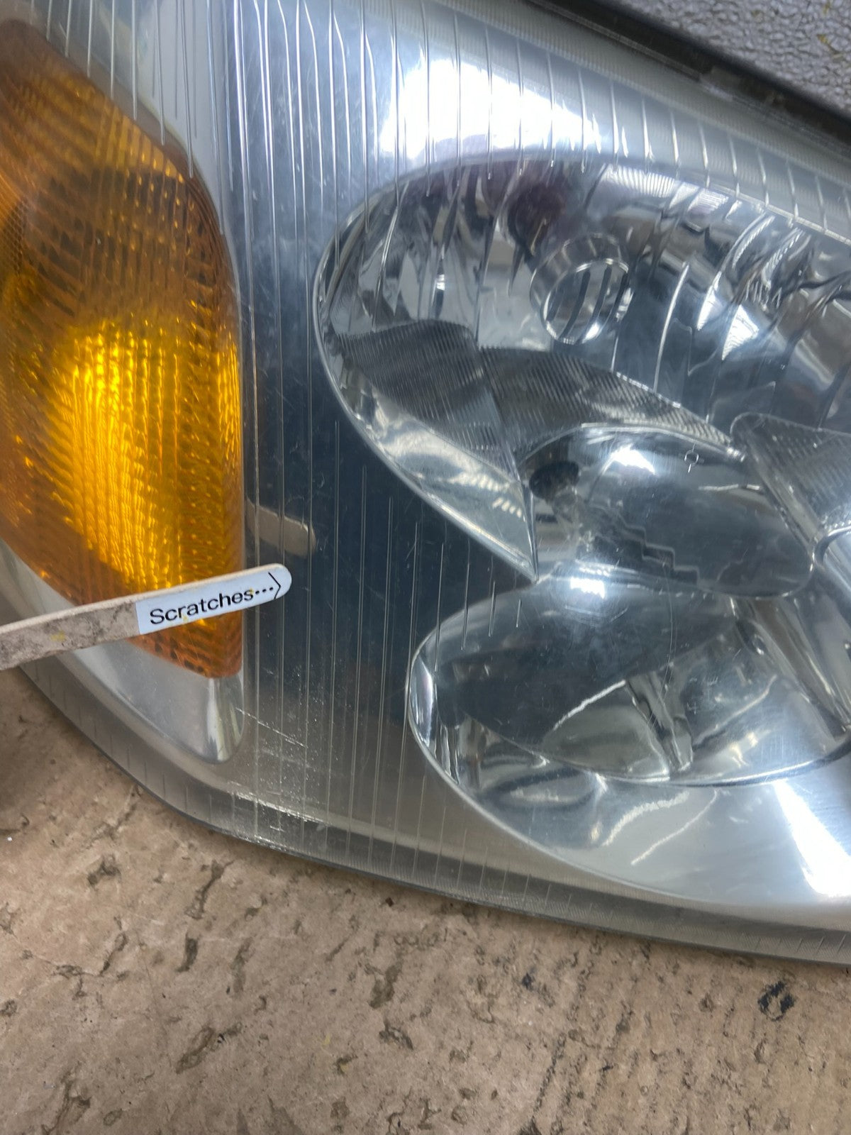2002 to 2009 Gmc Envoy Right Passenger RH Side Headlight Halogen Z9395 DW3