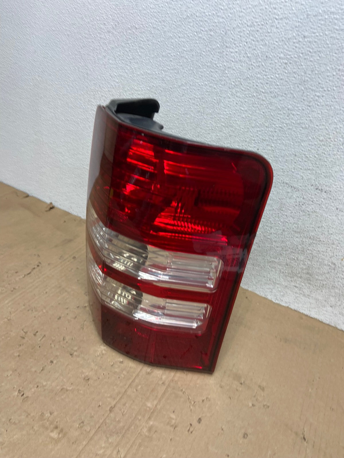 2008 to 2012 Jeep Liberty Right Passenger RH Side Tail Light AE9293 LK1