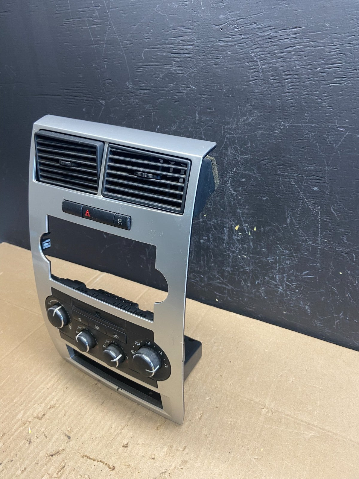 2005 - 2007 Dodge Charger Dash Climate Temperature Control Radio Bezel AB9698 DG4