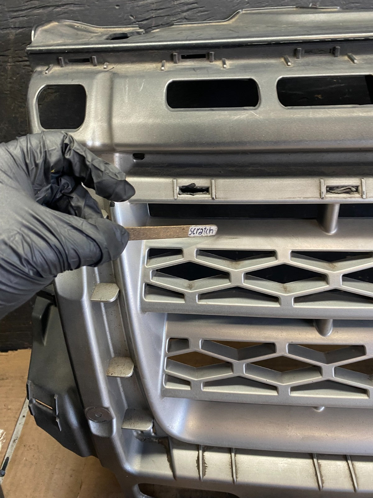 2008 to 2010 Land Rover LR2 Front Bumper Grille Grill OEM q8563 DG4