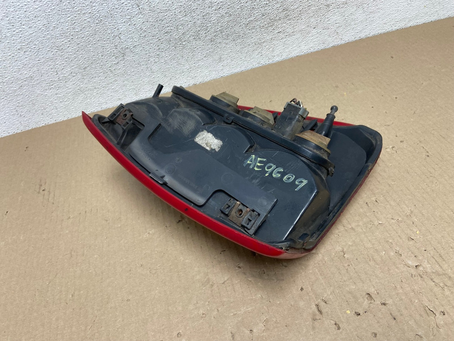 1999-2004 Jeep Grand Cherokee WJ Right Passenger Rh Tail Light AE9609 LK6