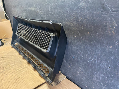 2004 2005 2006 Land Rover Freelander 1 Front Bumper Grille Grill  Q8564 DG11