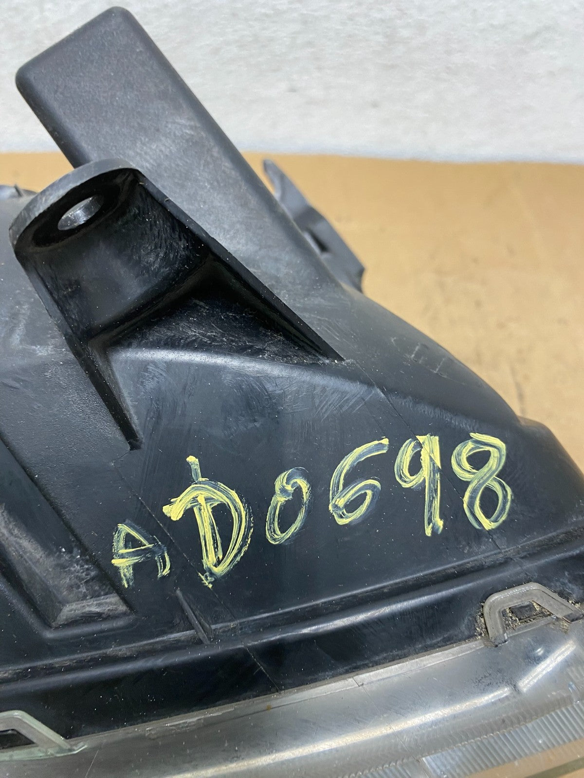 2008 to 2011 Mercury Mariner Left Driver LH Side Halogen Headlight AD0698 DW9