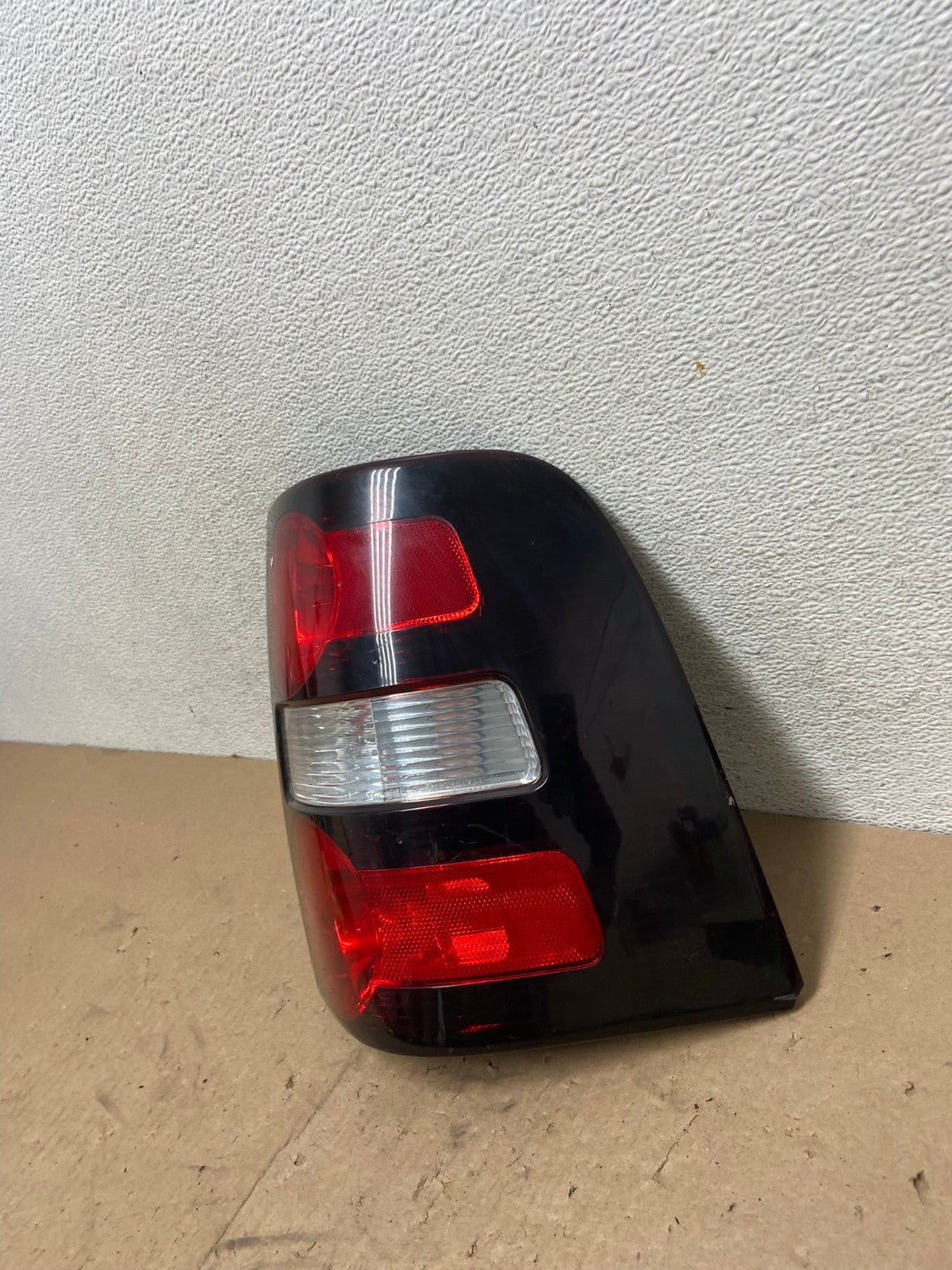 2006 to 2010 Ford Explorer Right Passenger Side Tail light AG5403 LK1