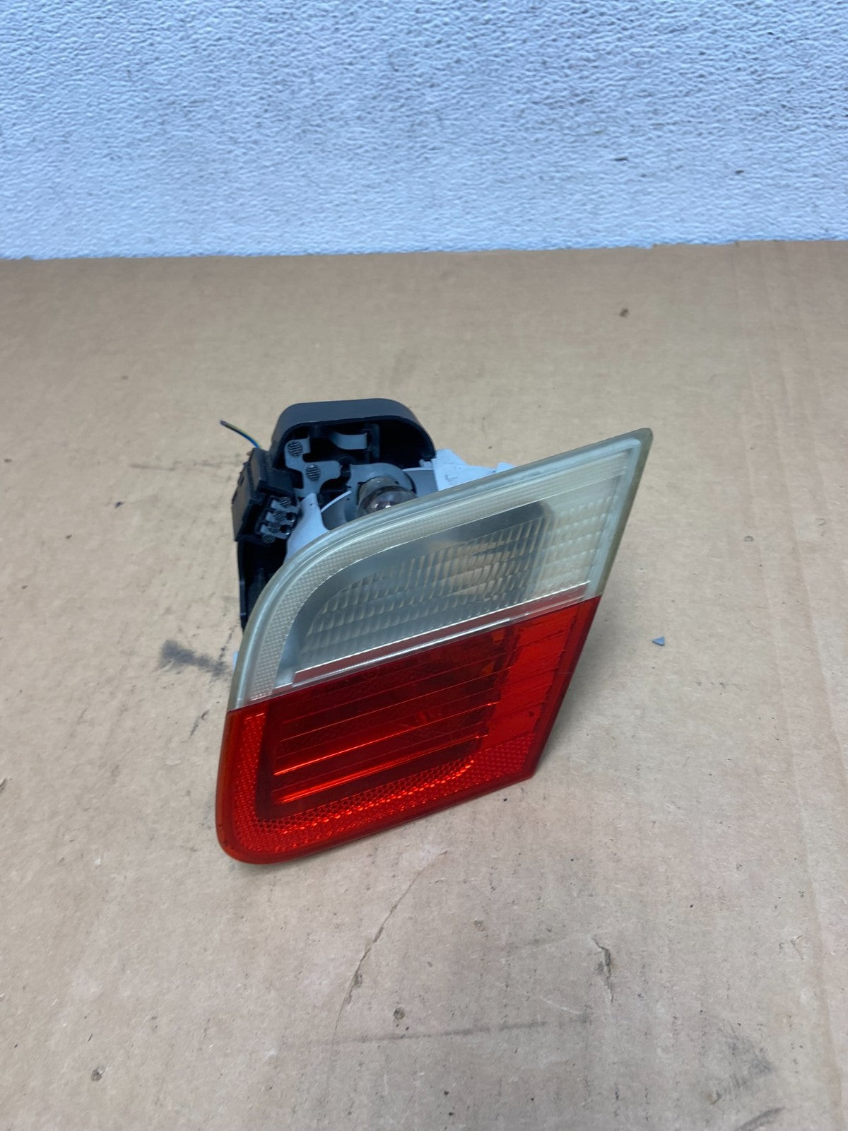 2002 - 2005 BMW 3 325i E46 Series Right Passenger Inner Tail Light AD2618 DW2